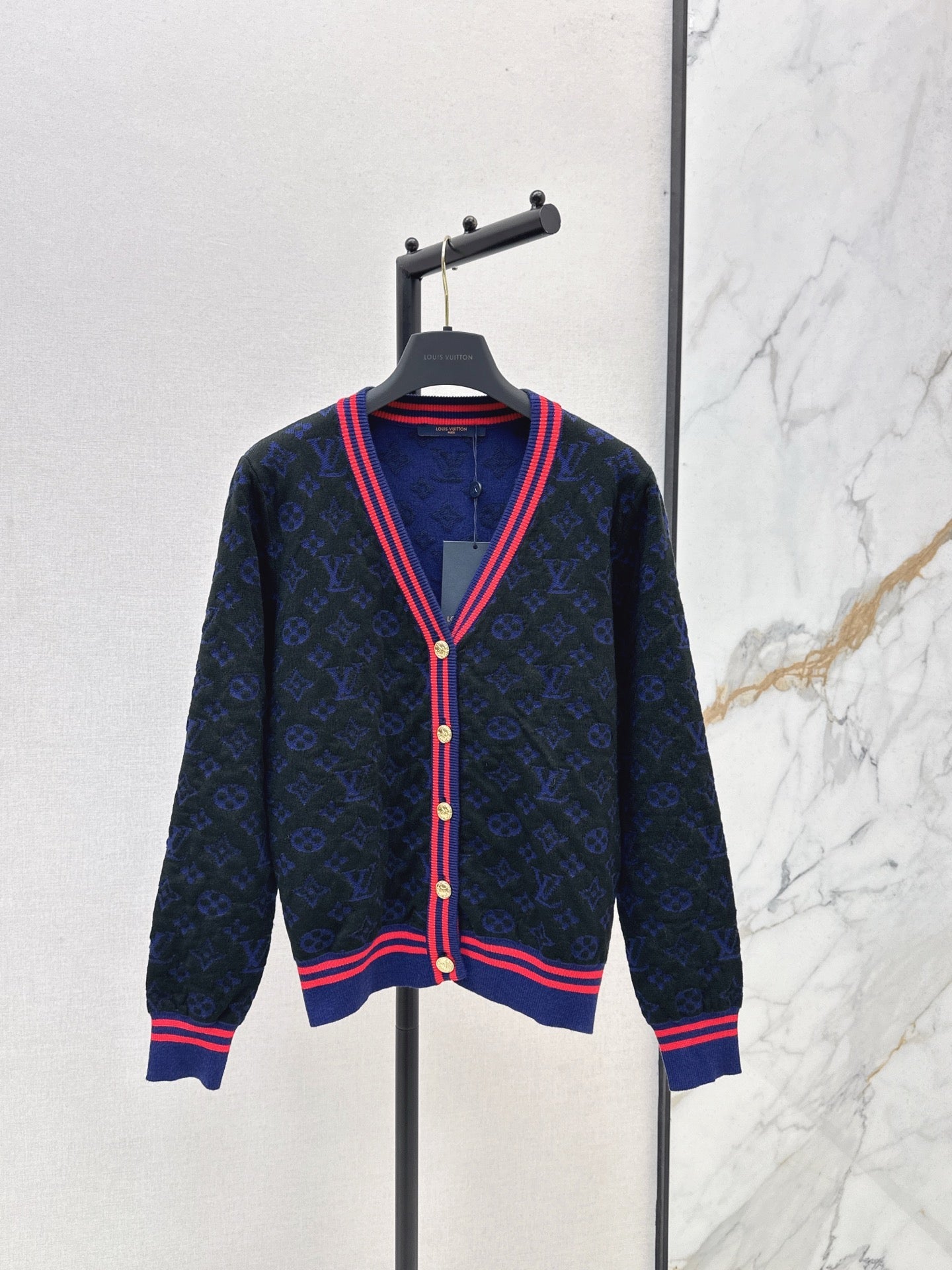 Louis NEW V-neck cardigan