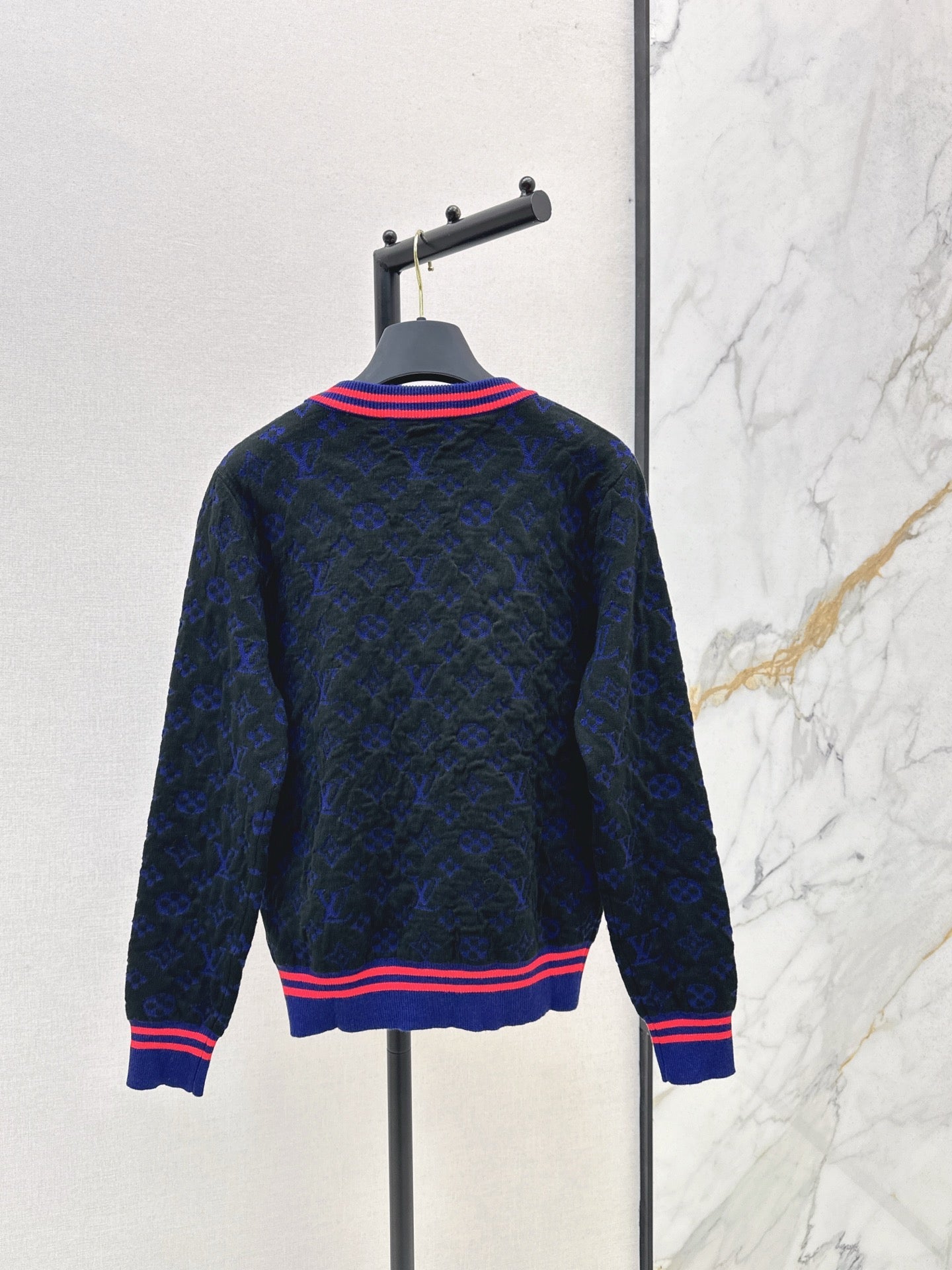 Louis NEW V-neck cardigan