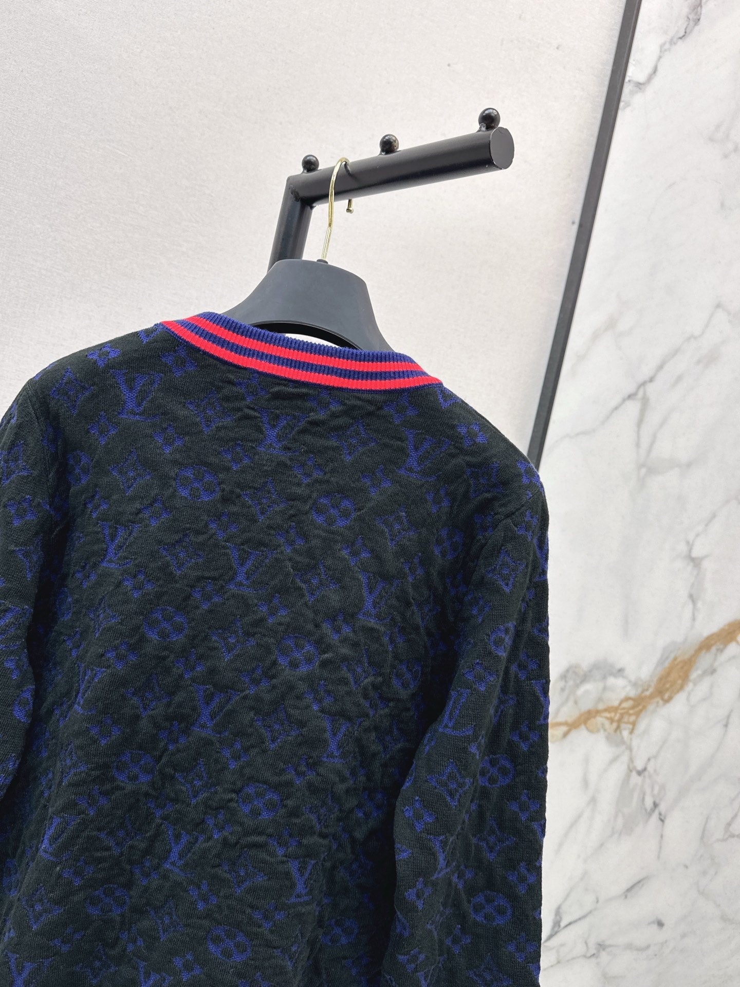 Louis NEW V-neck cardigan