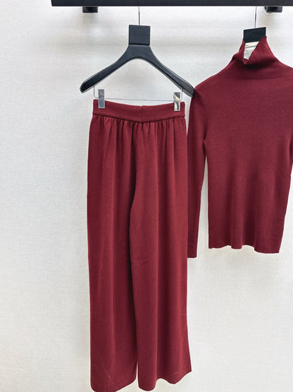 Max NEW knitted suit