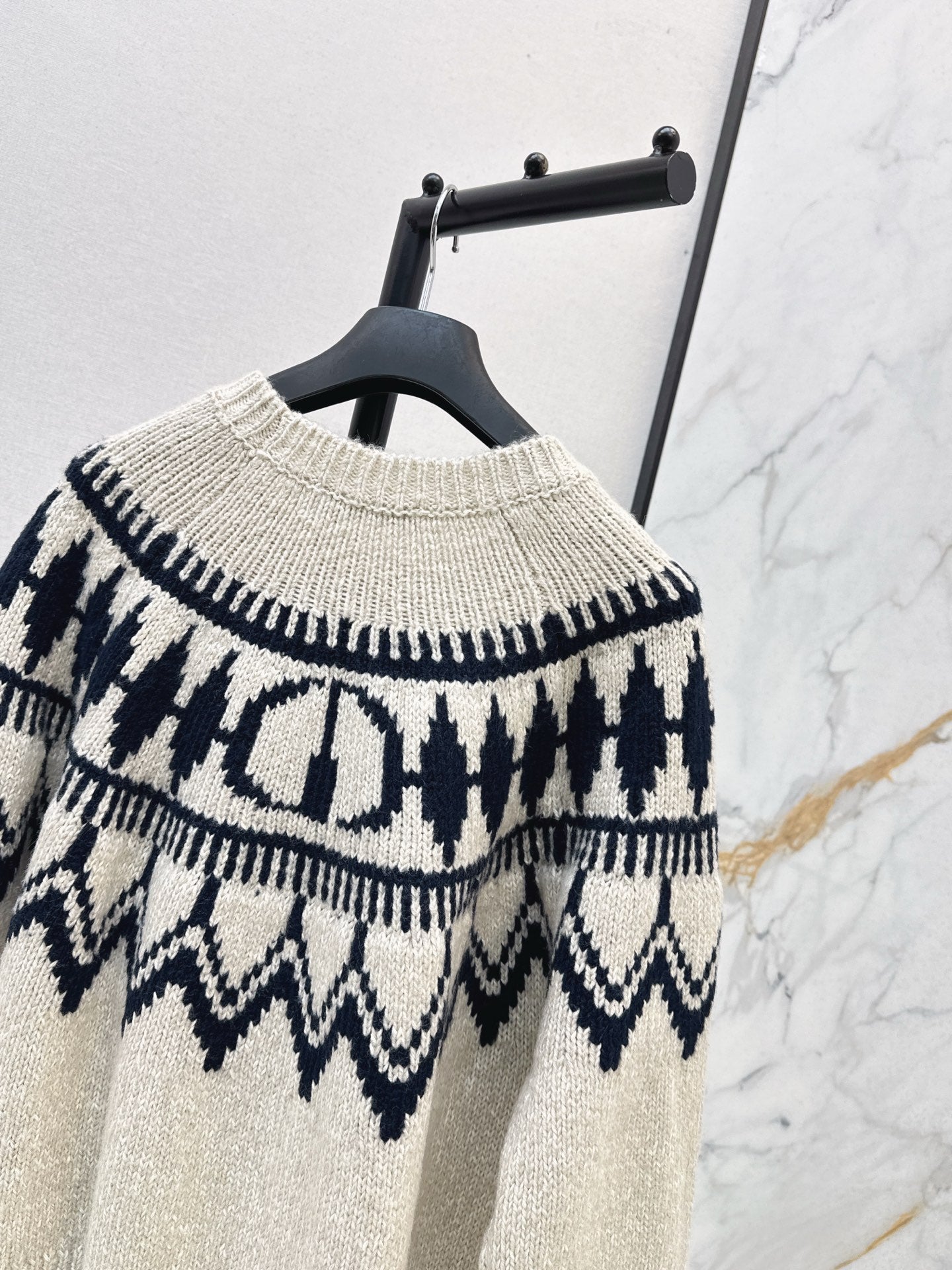 CD NEW knitted sweater