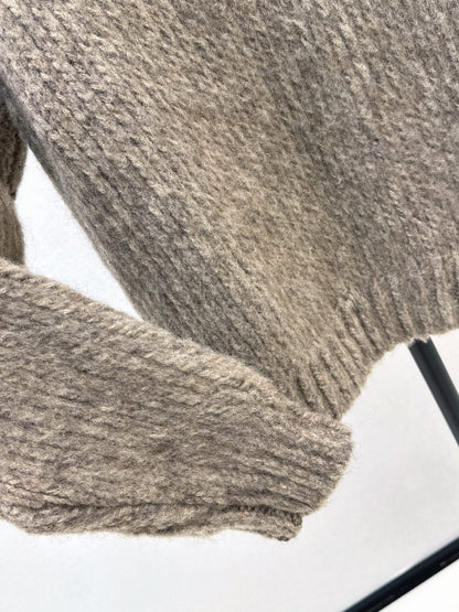 Es NEW wool sweater