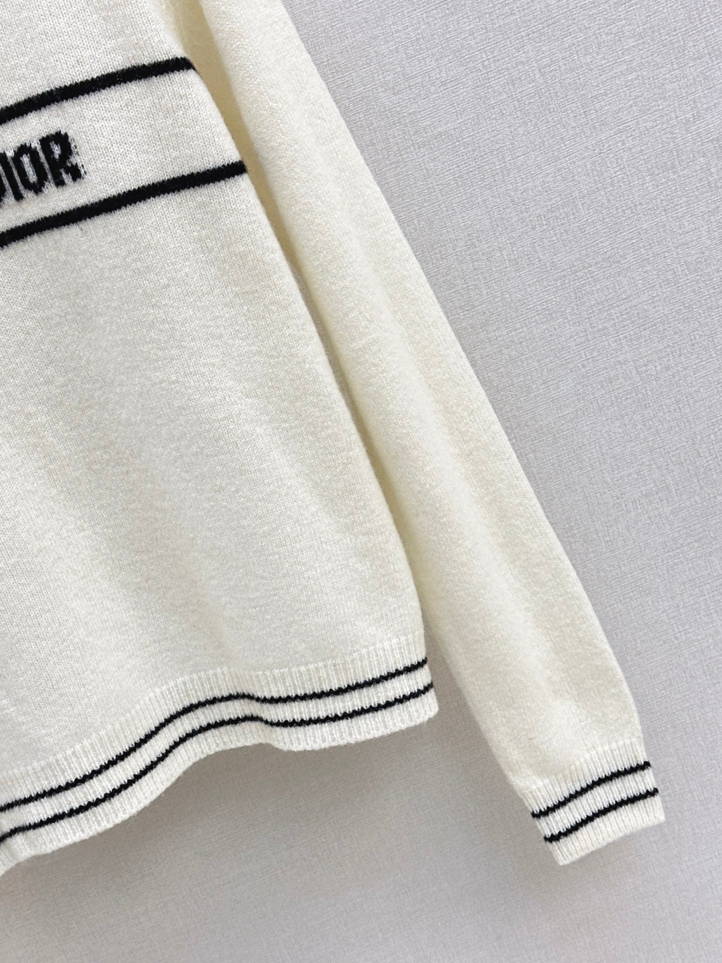 CD NEW embroidered sweater