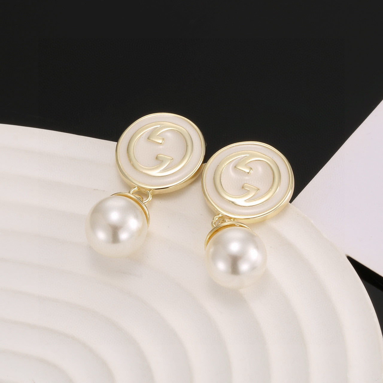 Guc New Pearl stud earrings