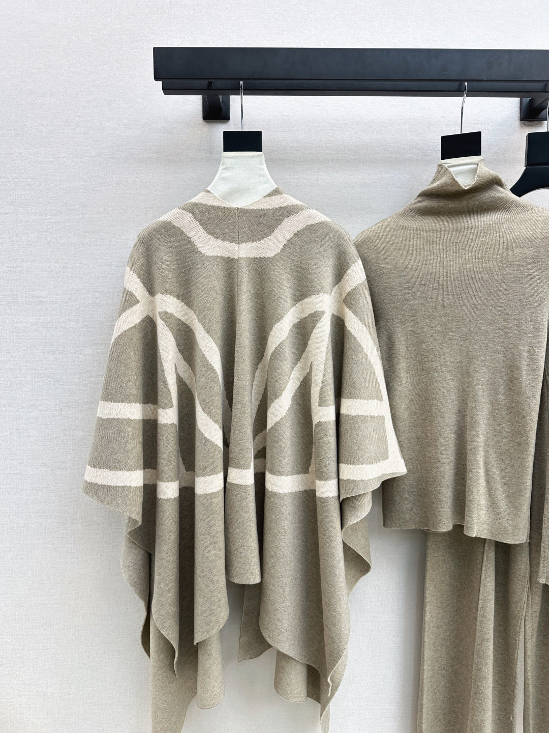 Max NEW knitted suit