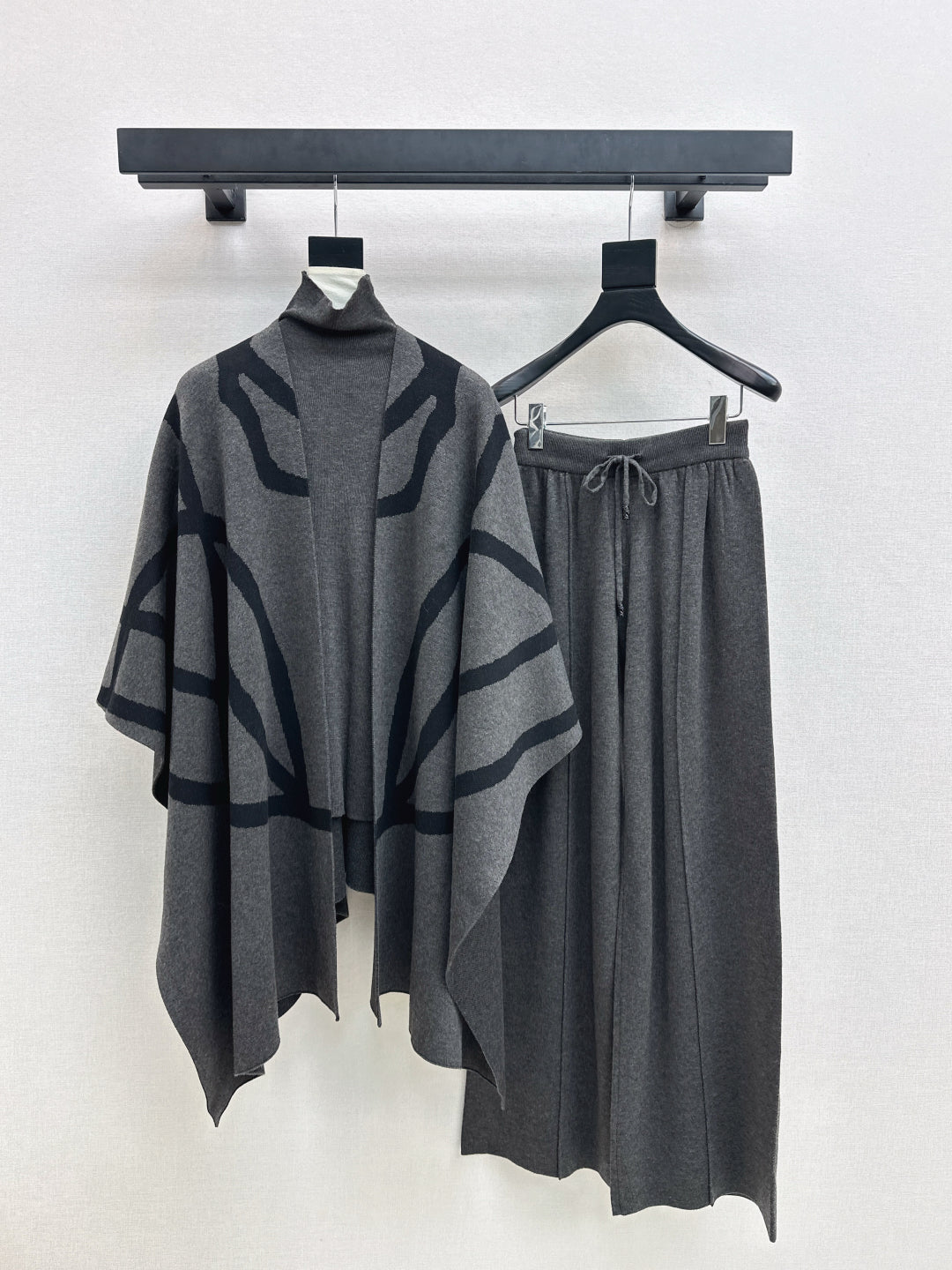 Max NEW knitted suit