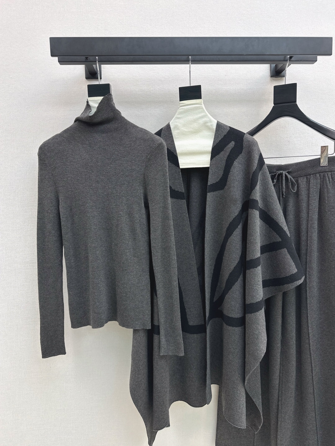 Max NEW knitted suit