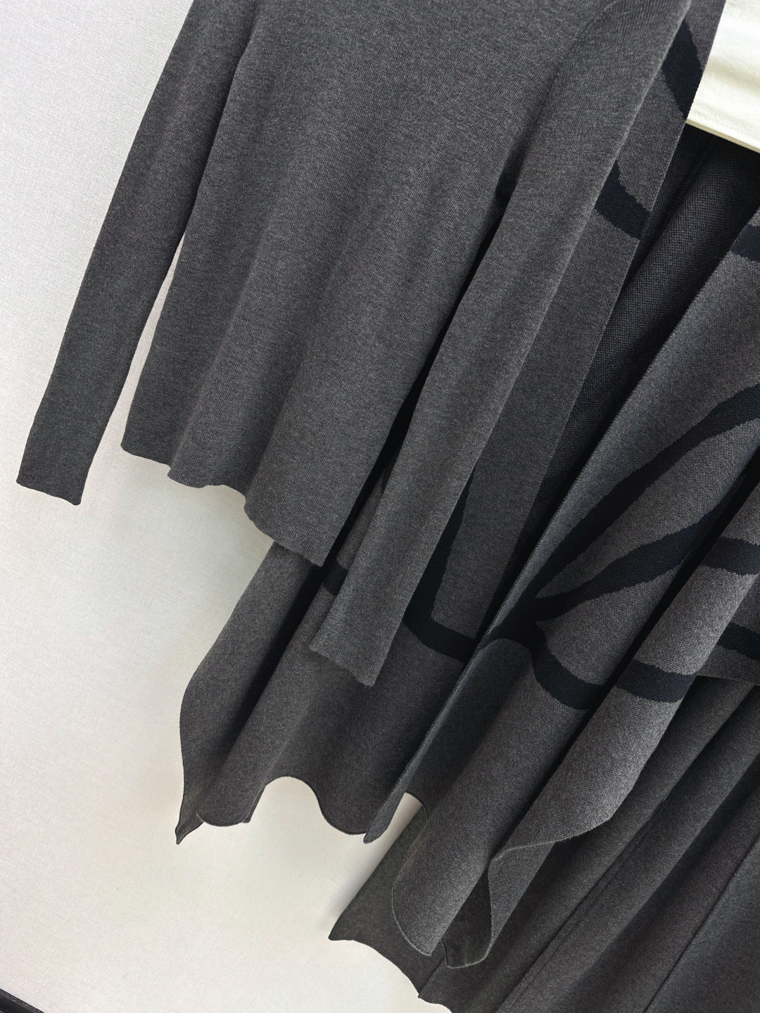 Max NEW knitted suit