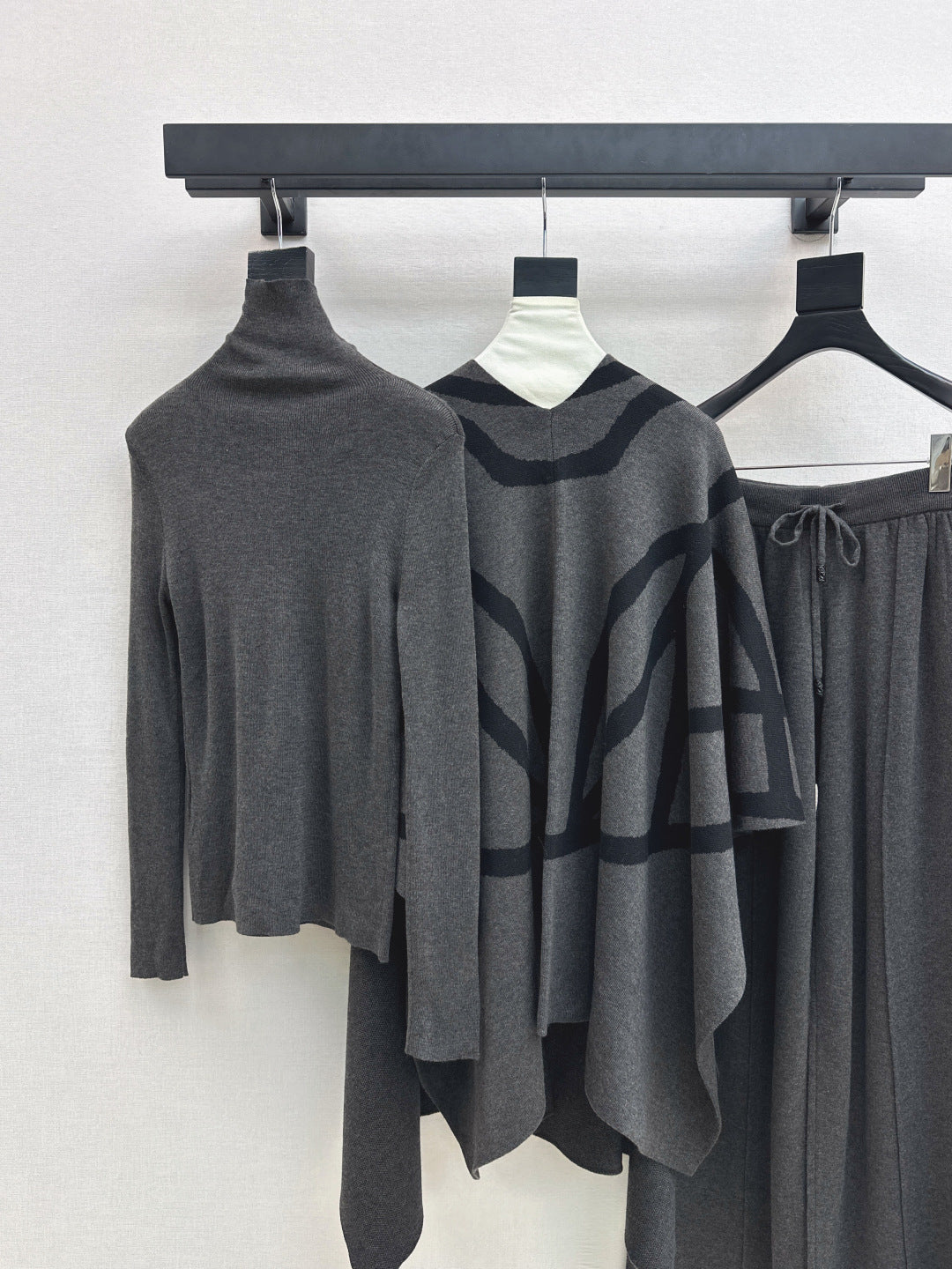 Max NEW knitted suit