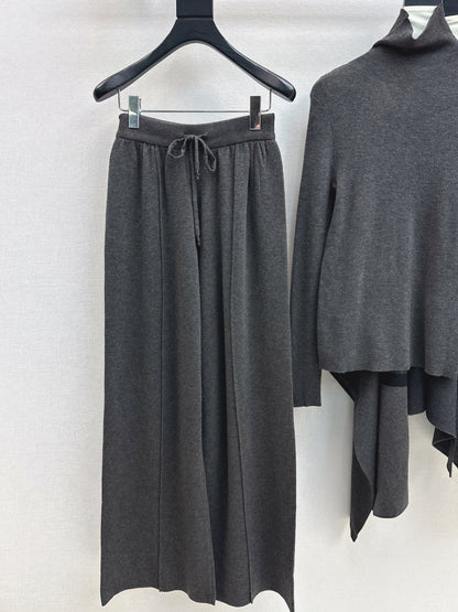 Max NEW knitted suit