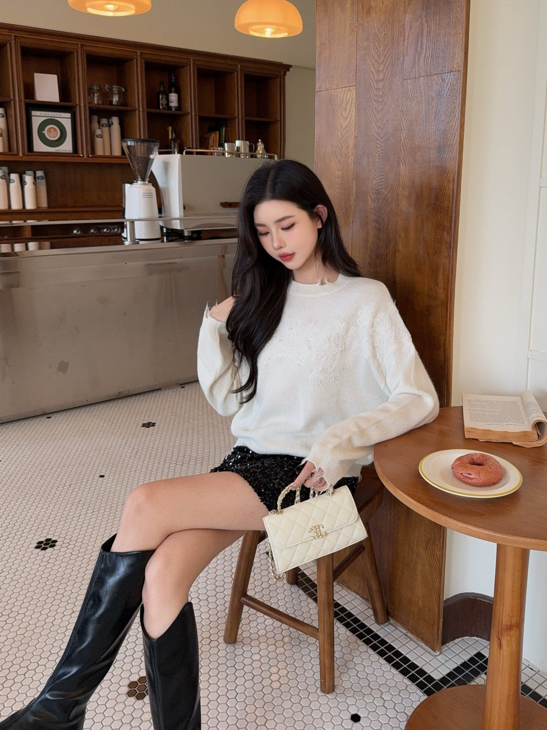 Es NEW Crew neck sweater