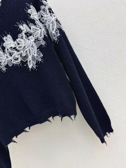 Es NEW Crew neck sweater