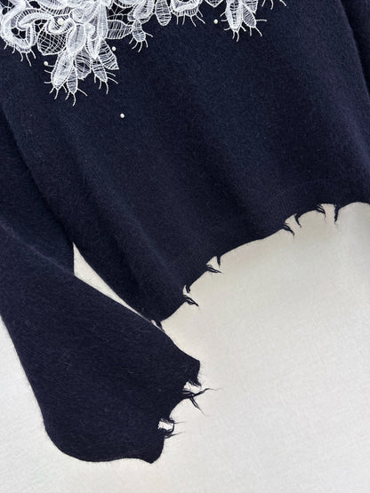 Es NEW Crew neck sweater