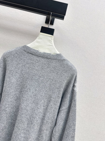 Es NEW Crew neck sweater