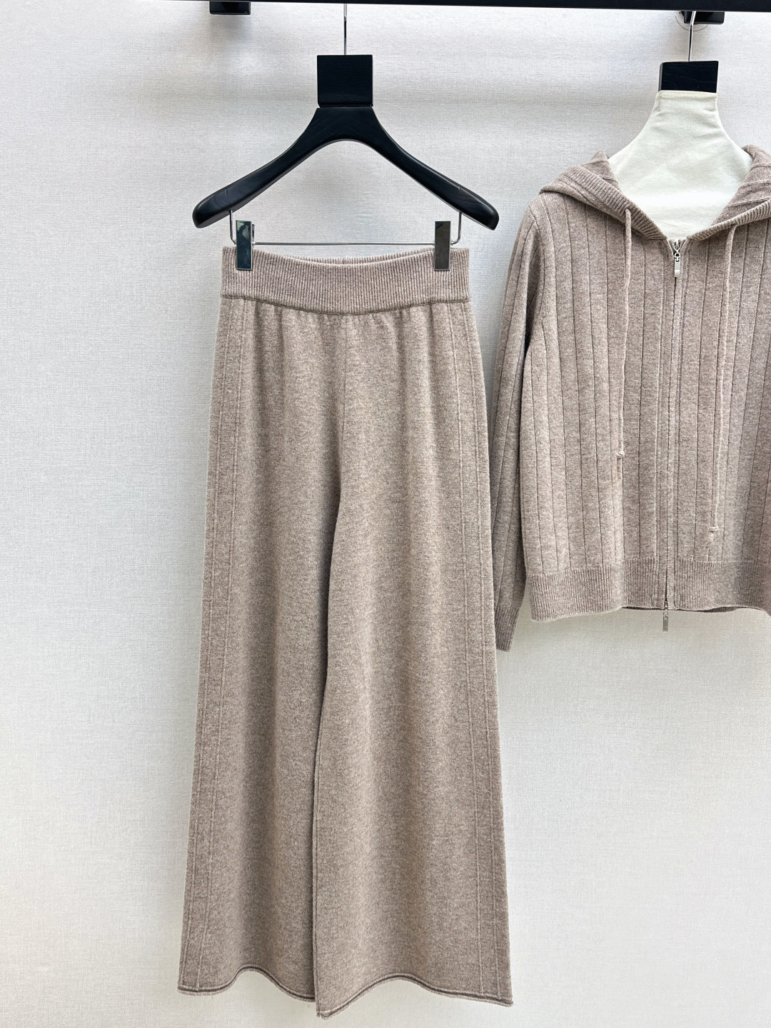 Loro NEW knitted suit