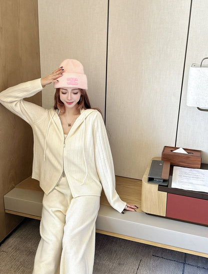 Loro NEW knitted suit