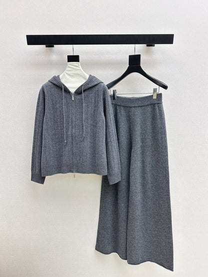 Loro NEW knitted suit