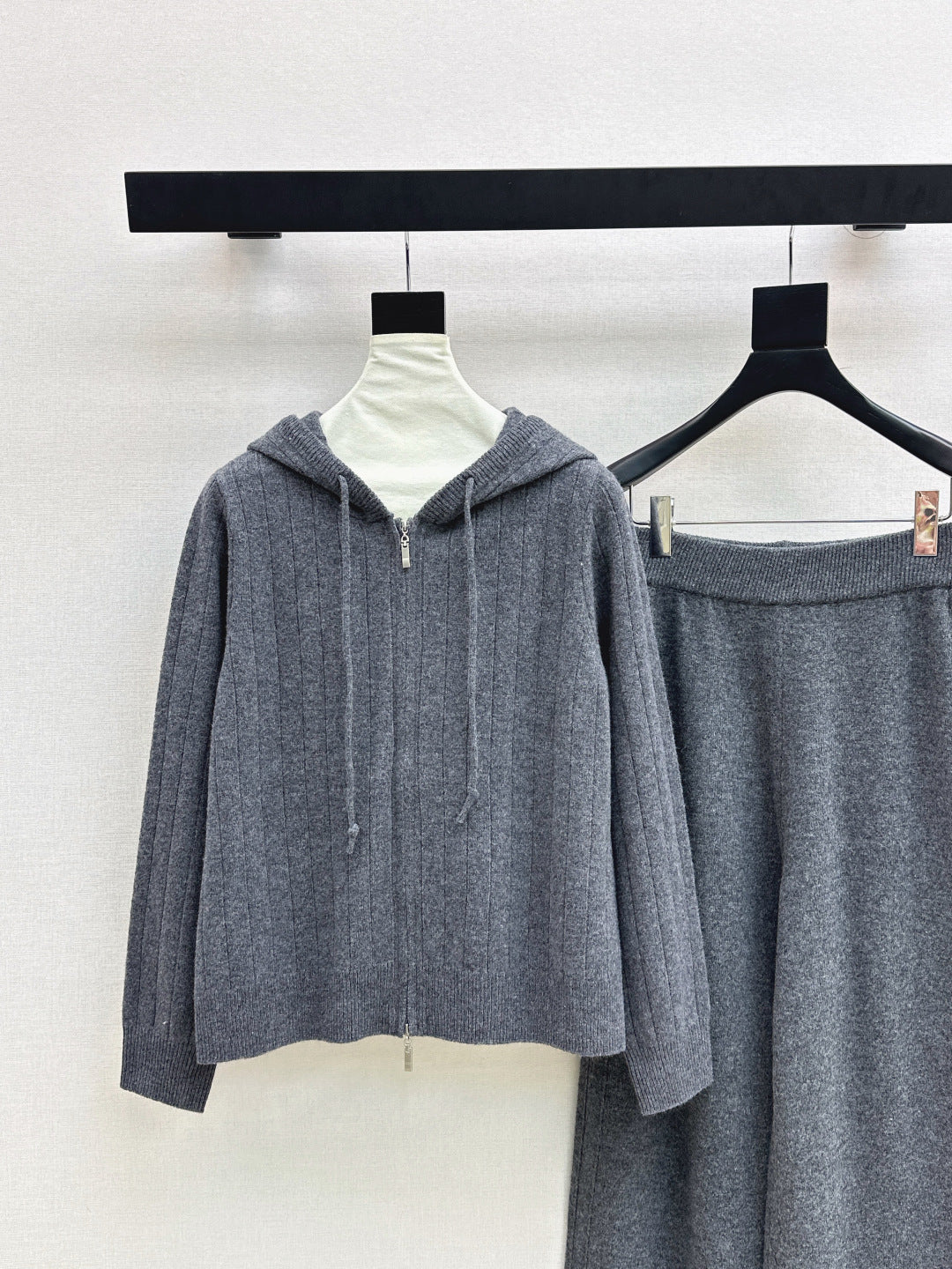 Loro NEW knitted suit