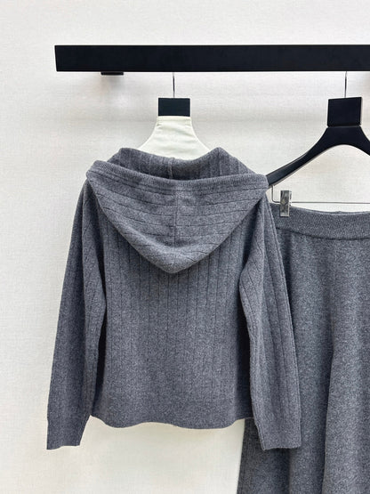 Loro NEW knitted suit