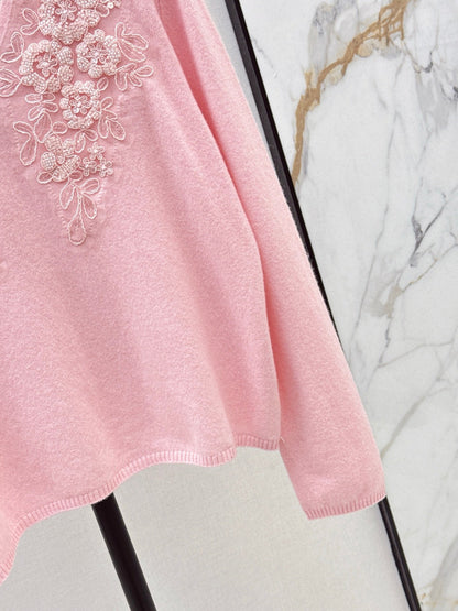 Es NEW V-neck sweater