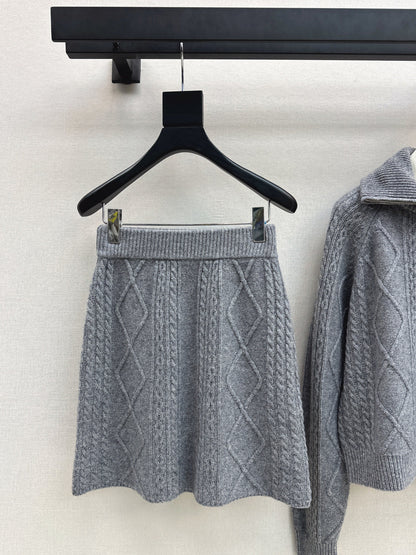 Loro NEW knitted suit