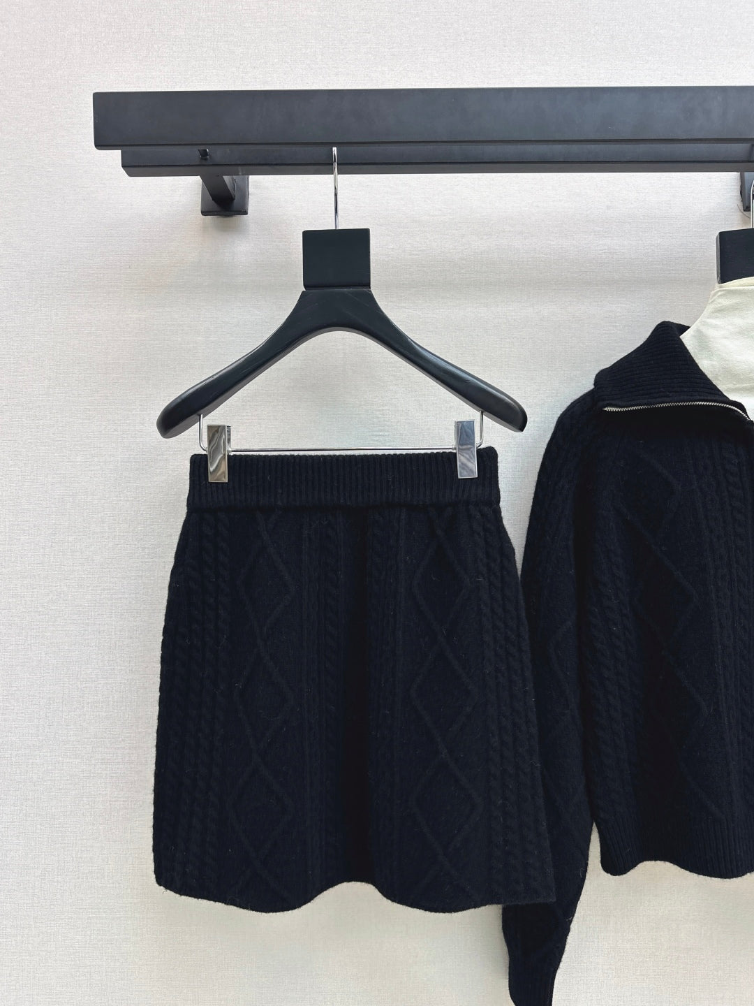 Loro NEW knitted suit