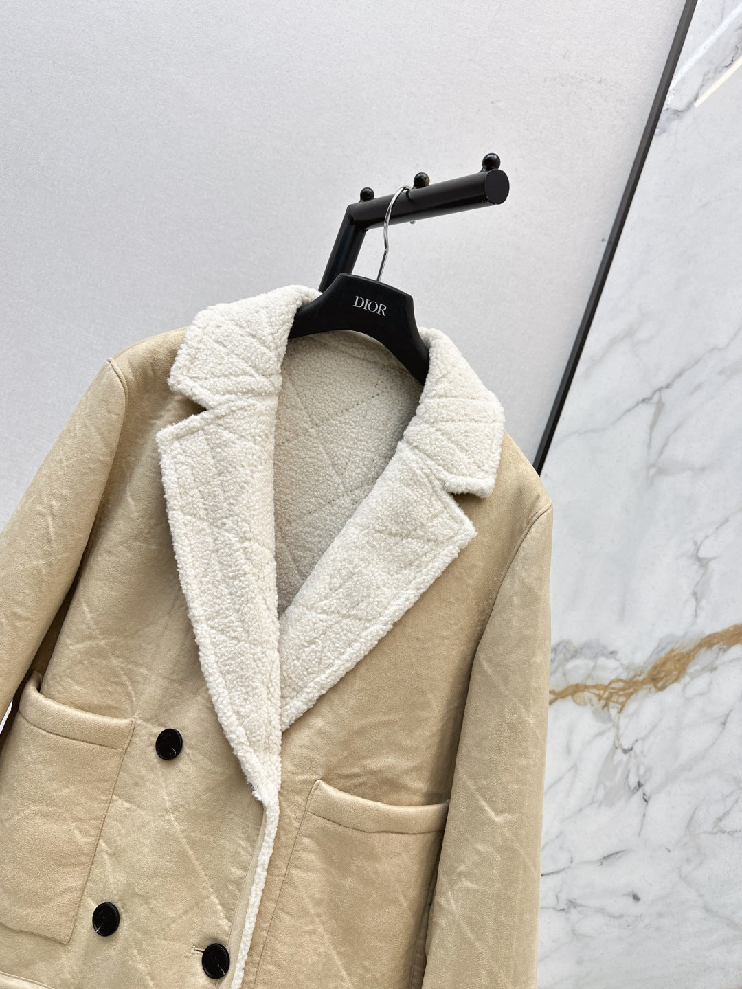 CD NEW  Reversible lamb wool jacket