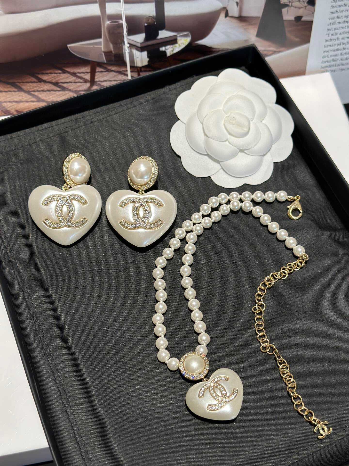 Chan two-piece earring and necklace set