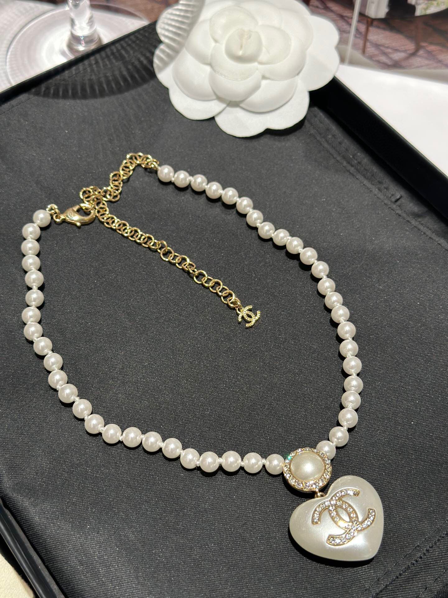 Chan two-piece earring and necklace set