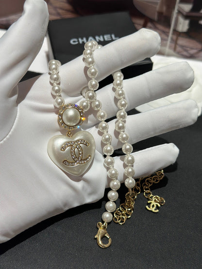 Chan two-piece earring and necklace set