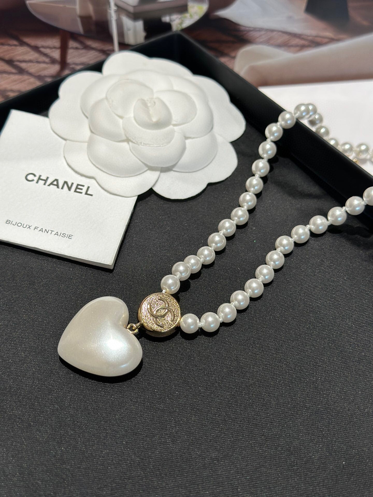 Chan two-piece earring and necklace set