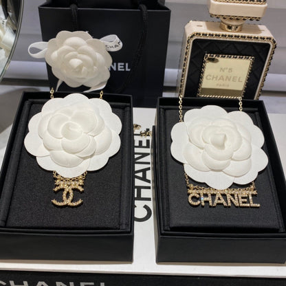 Chan single letter necklace