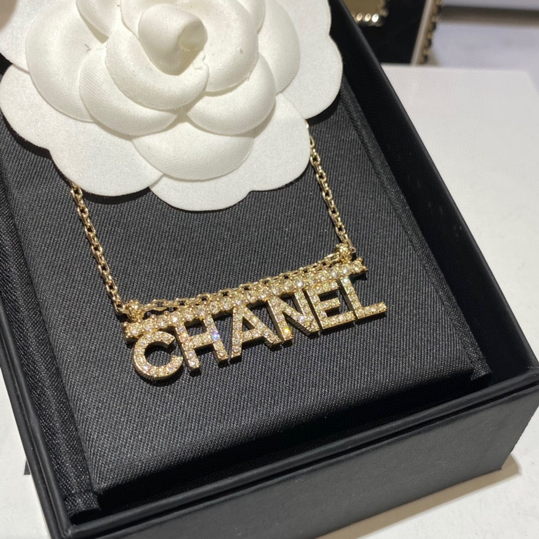 Chan single letter necklace