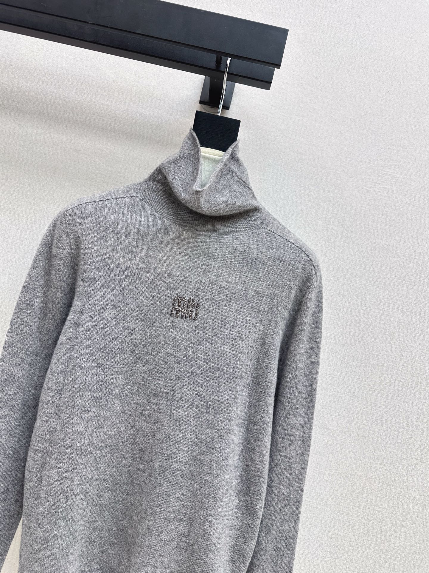 Miu NEW turtleneck base layer