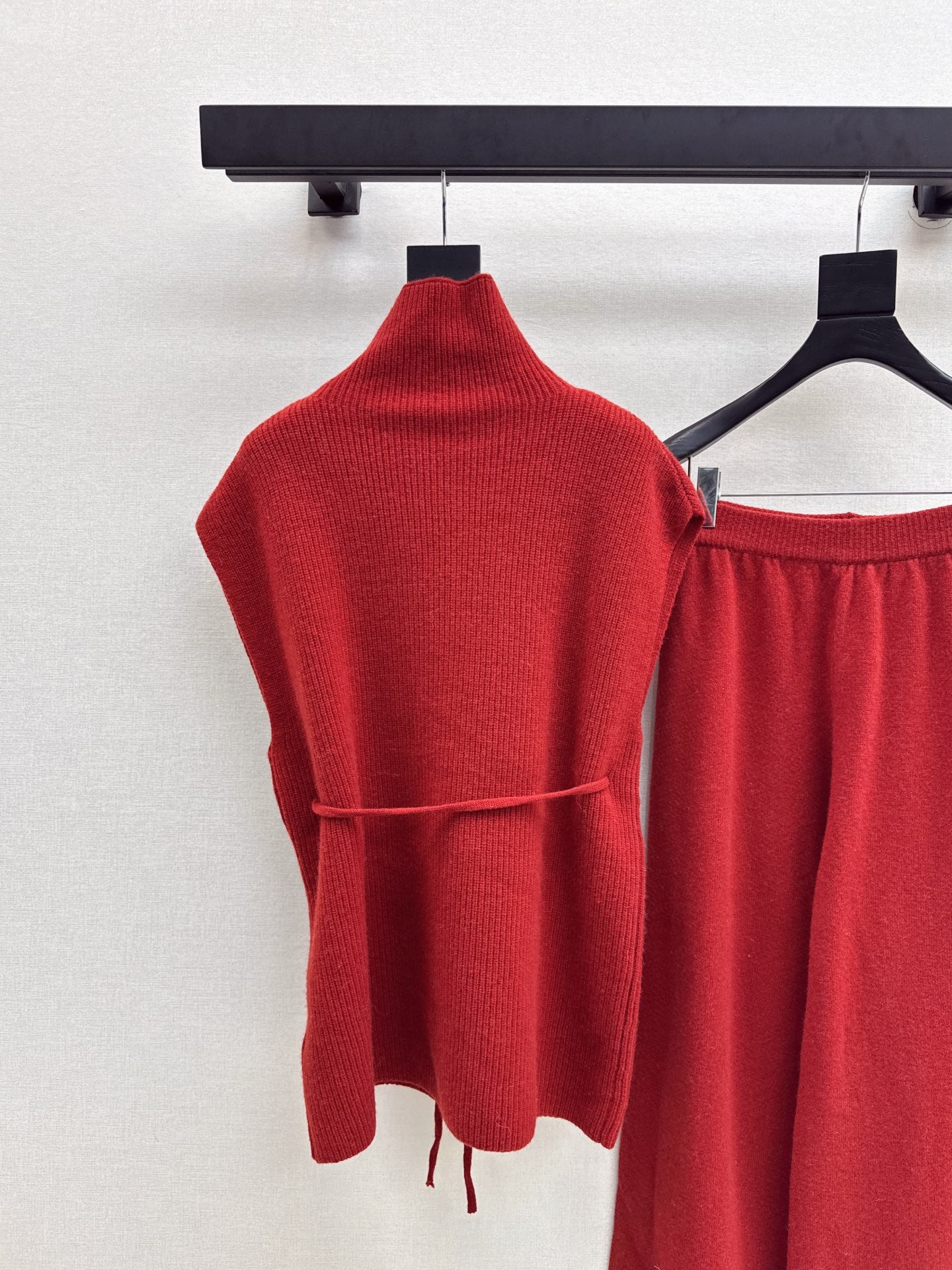 Chan NEW Sleeveless knitted set