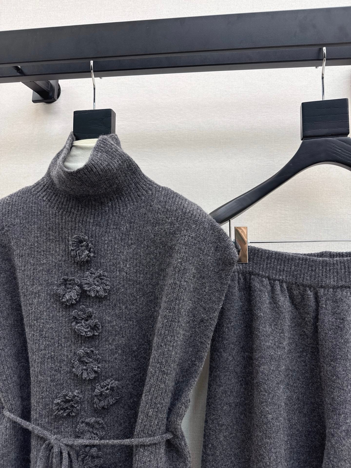 Chan NEW Sleeveless knitted set