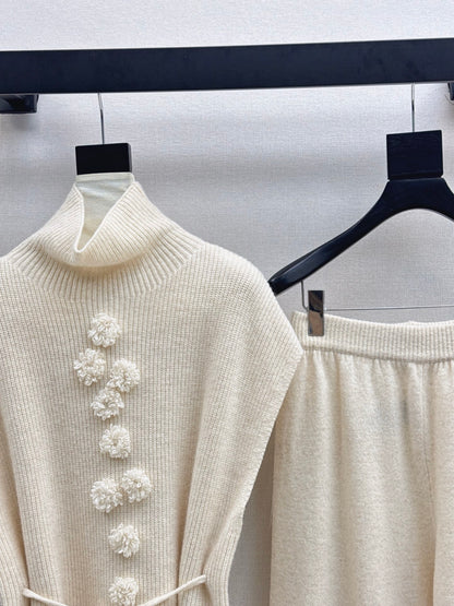 Chan NEW Sleeveless knitted set