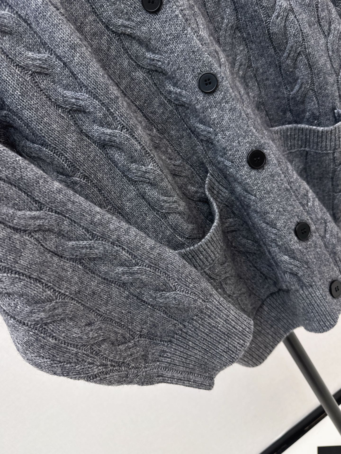 Ral NEW Loose V-neck cardigan