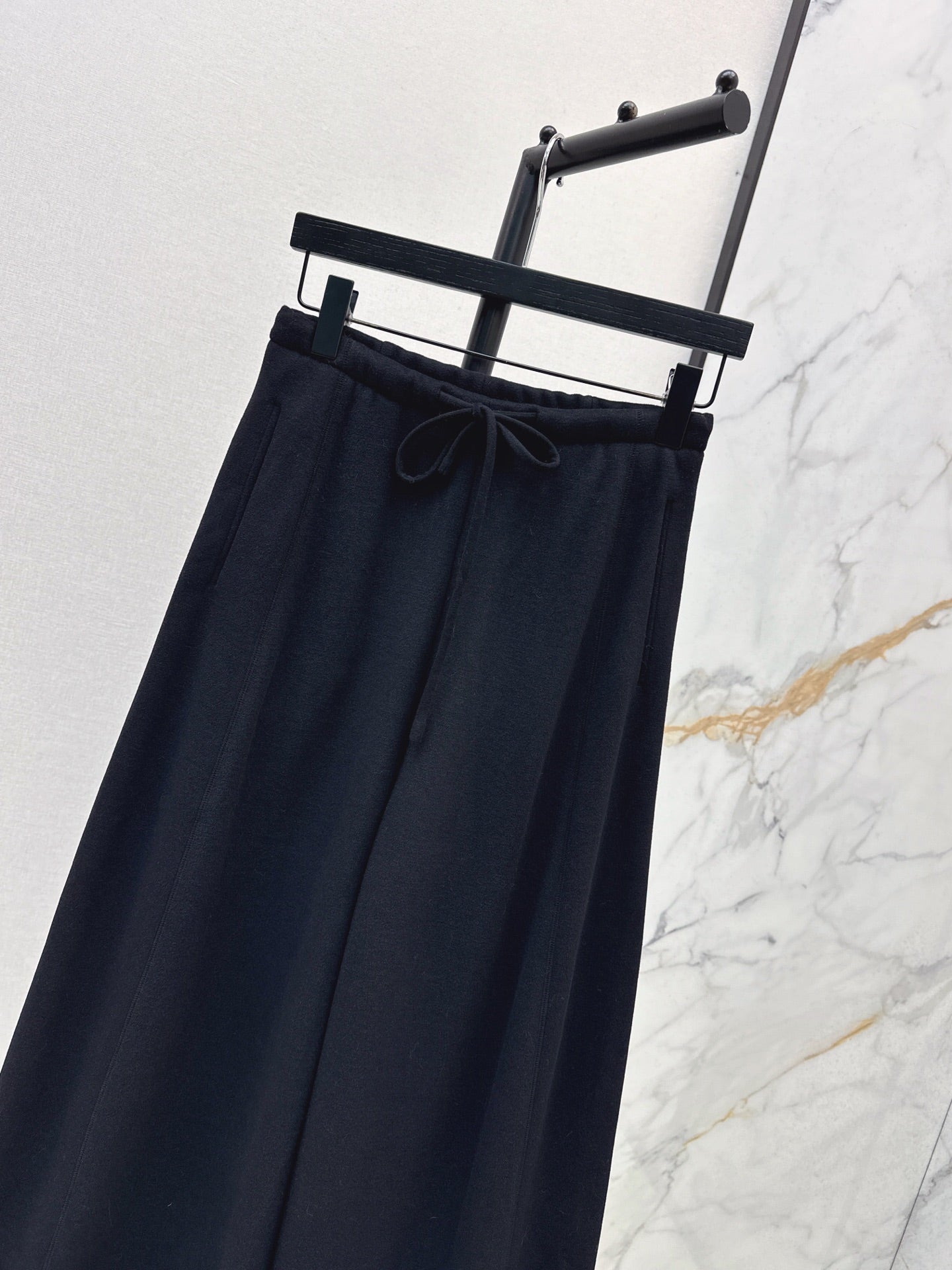 Brune NEW Straight pants