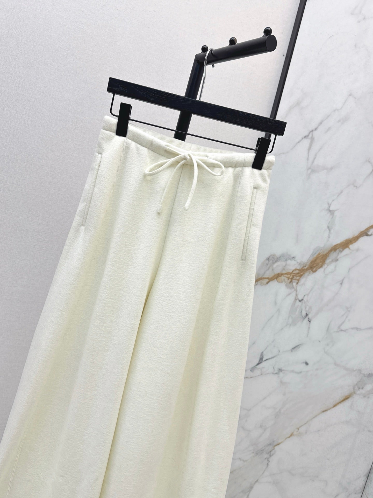 Brune NEW Straight pants