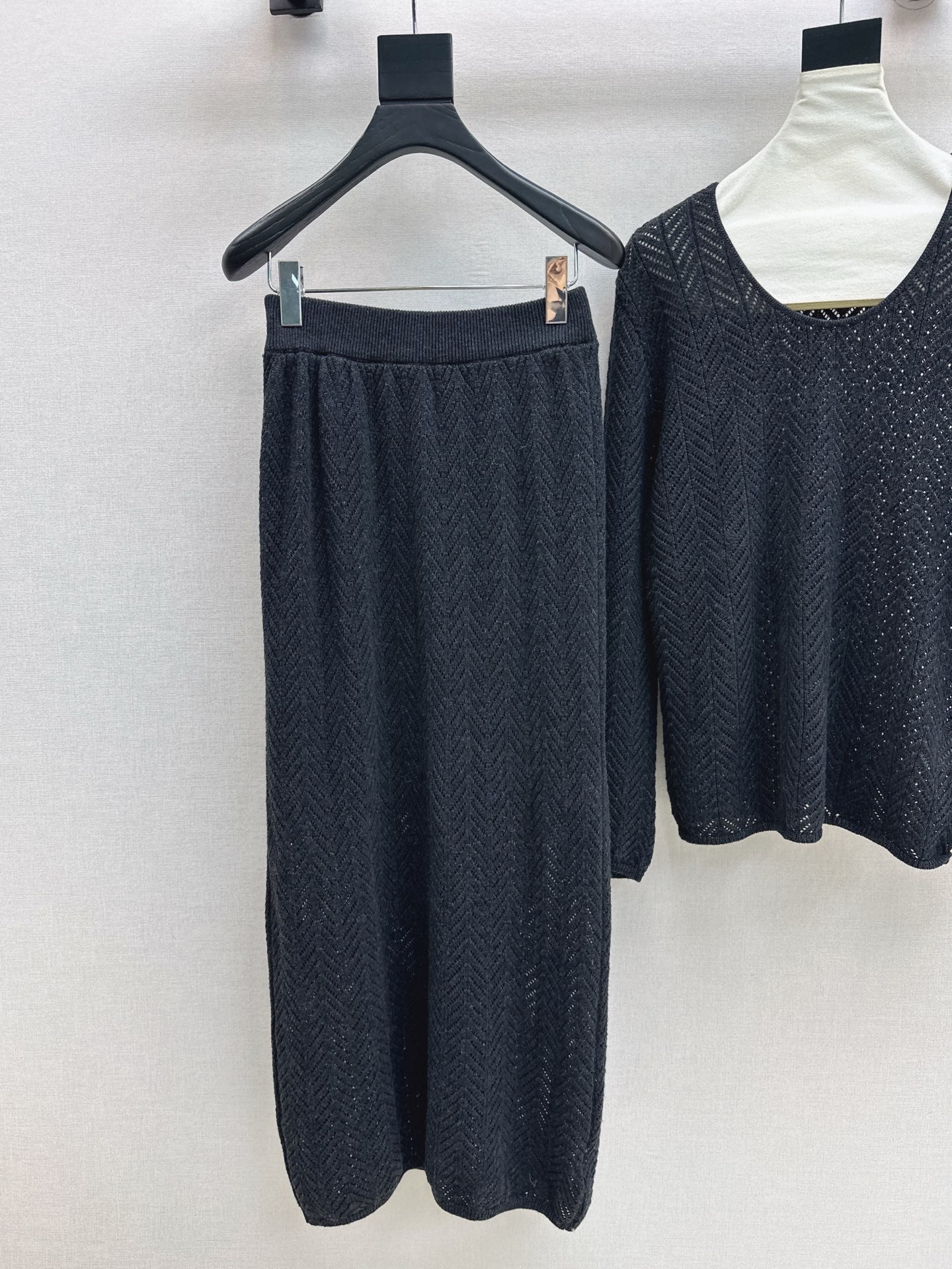 Brune NEW knitted suit