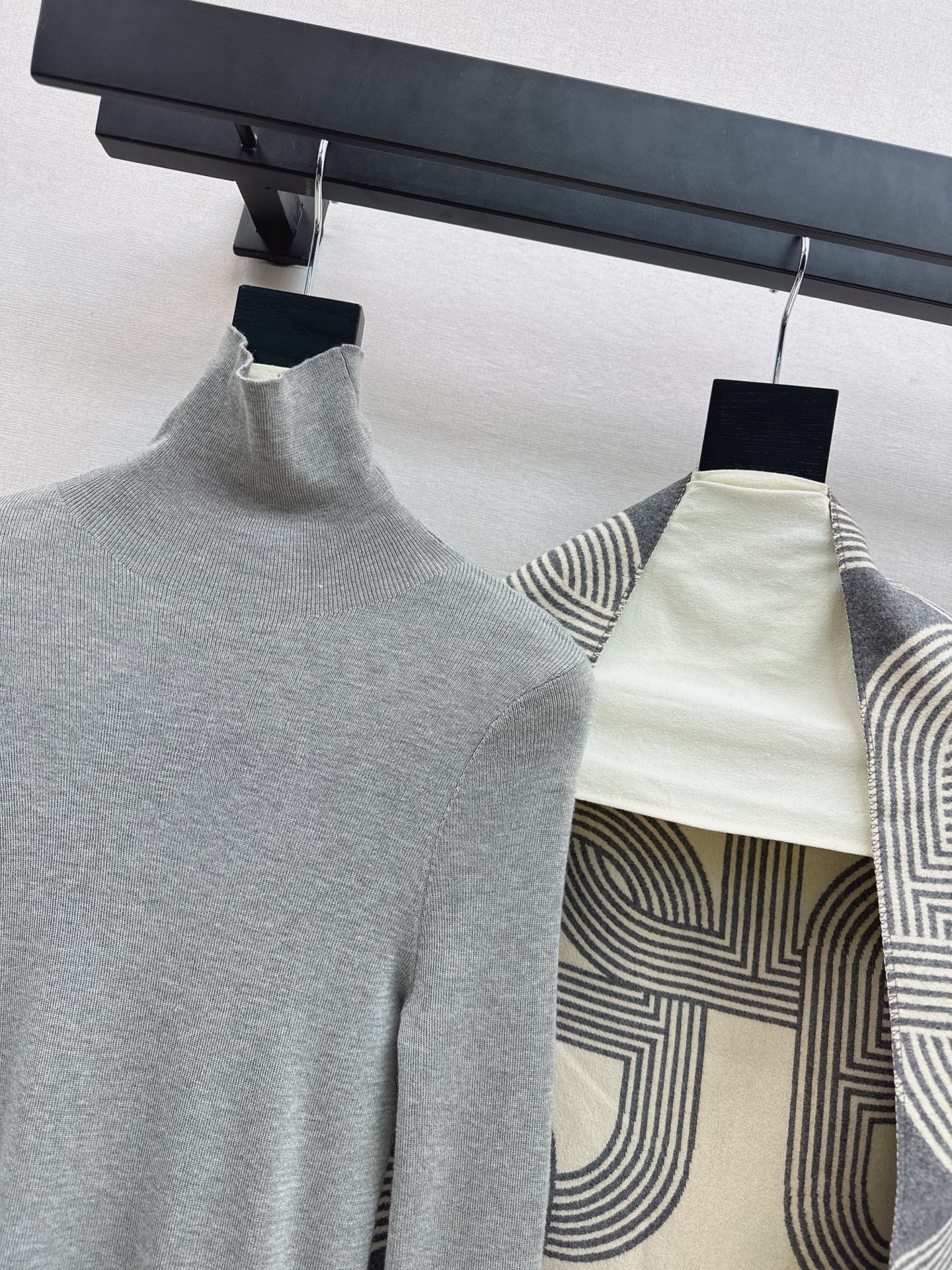 Herm NEW knitted suit