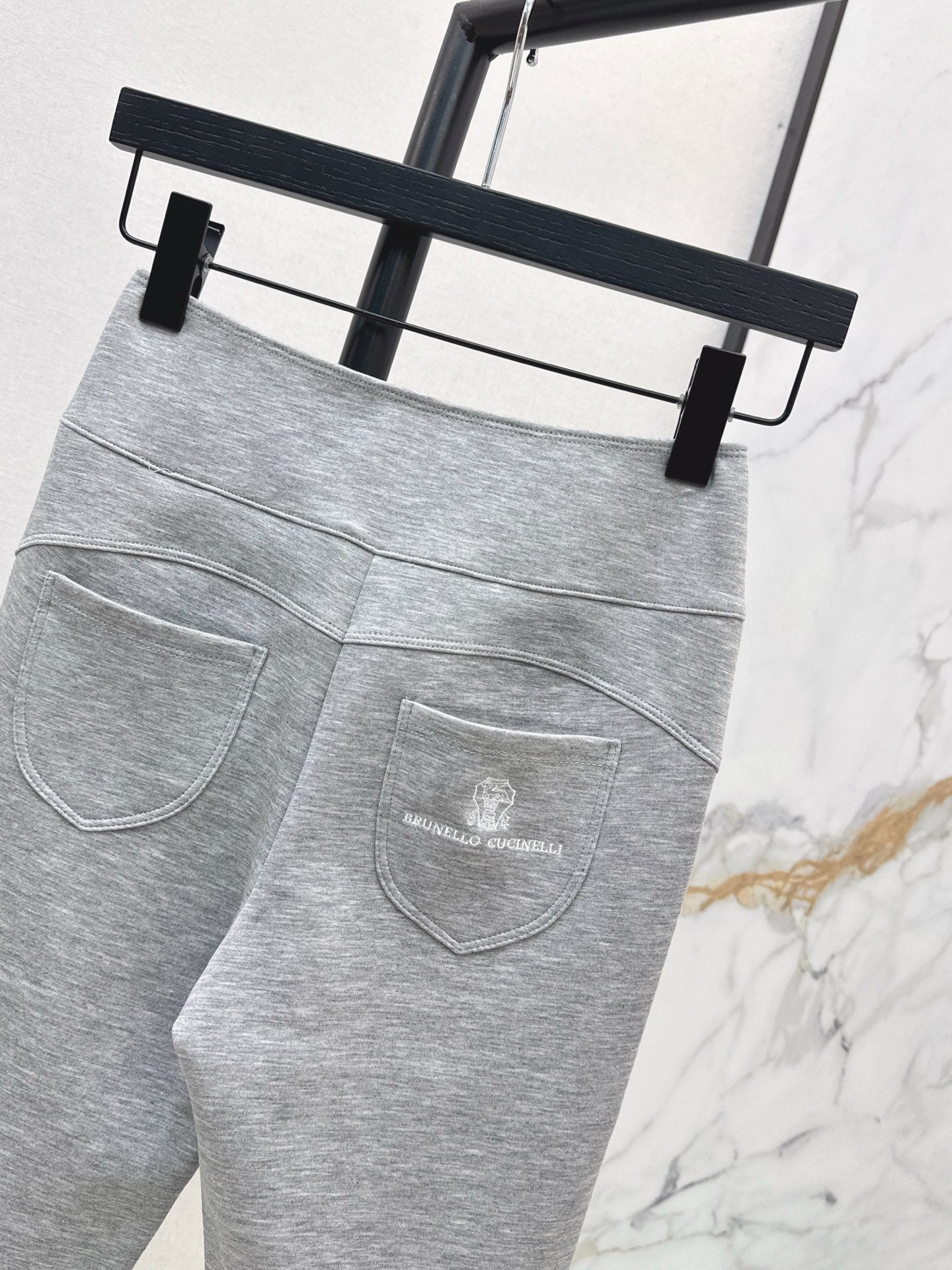 Brune NEW High-waisted leggings