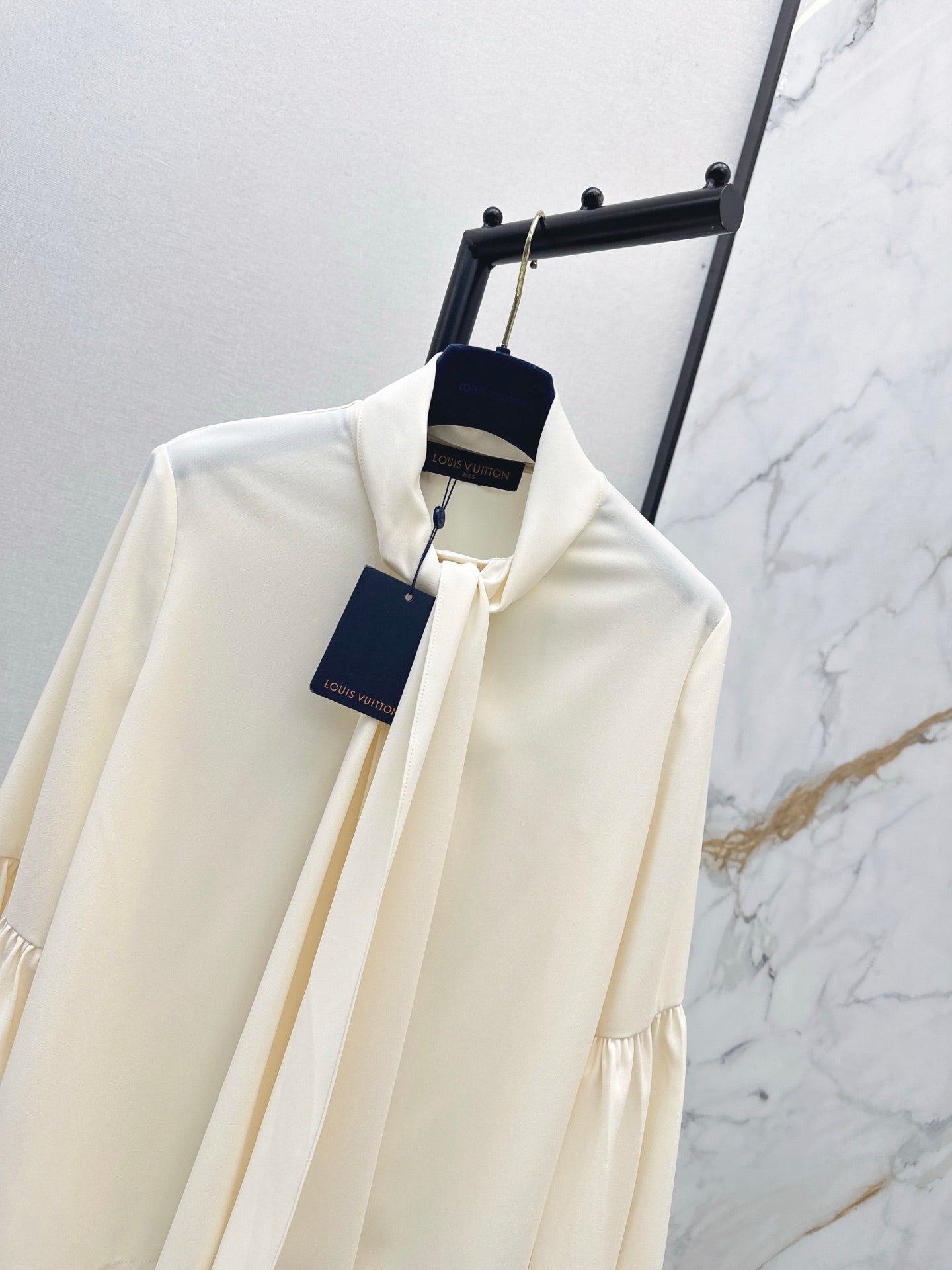 Louis NEW ribbon flare sleeve shirt