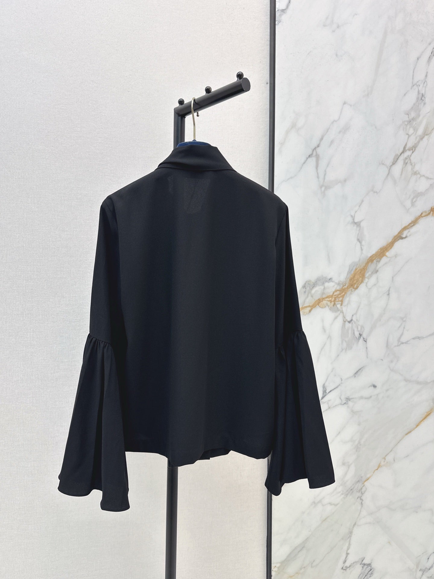 Louis NEW ribbon flare sleeve shirt