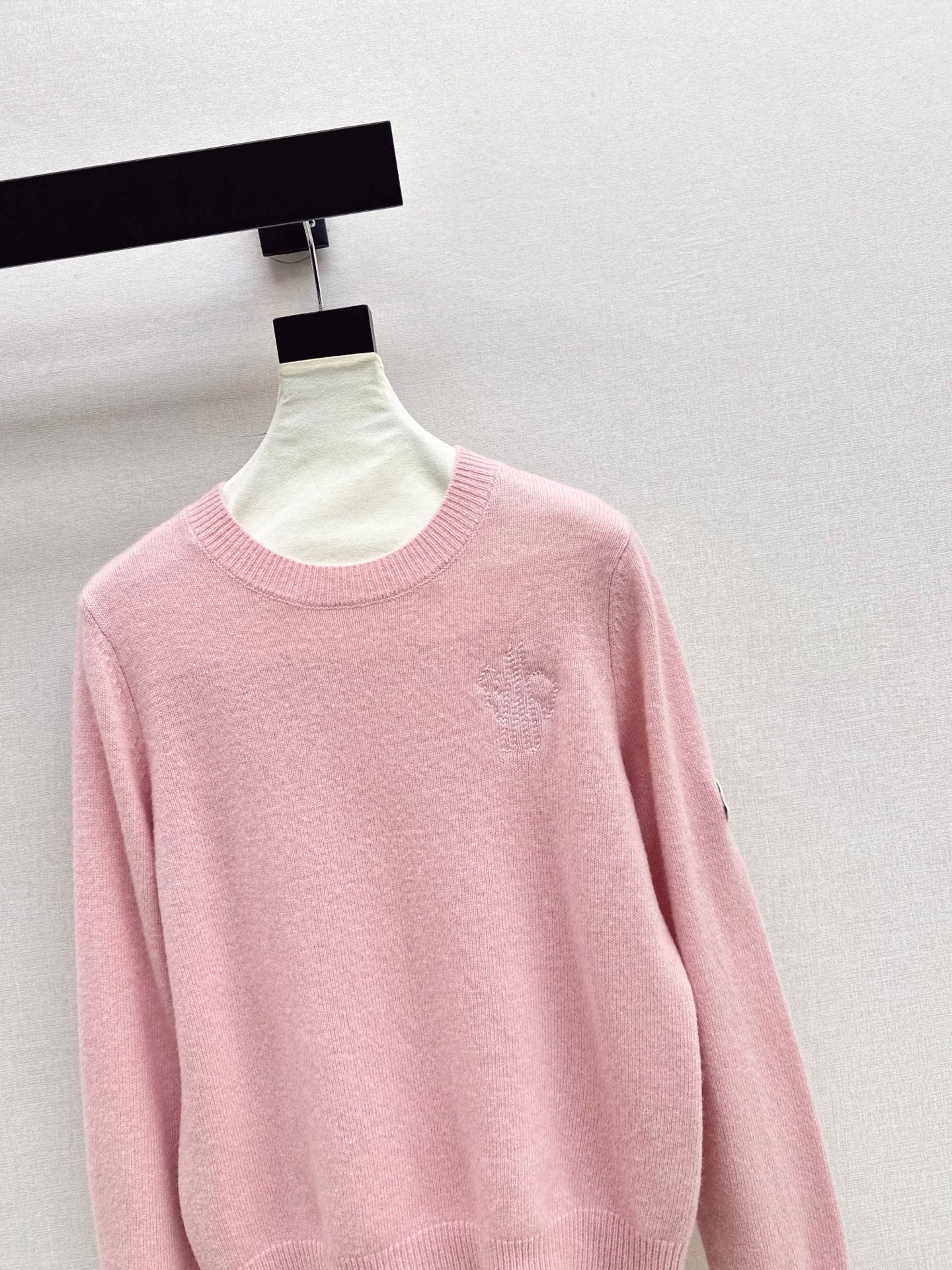 Monc NEW Crew neck sweater