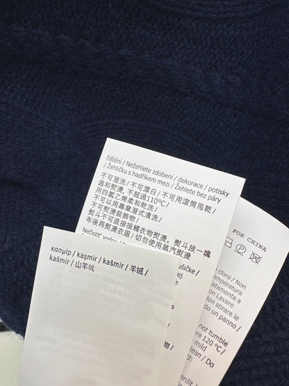 Max NEW turtleneck sweater