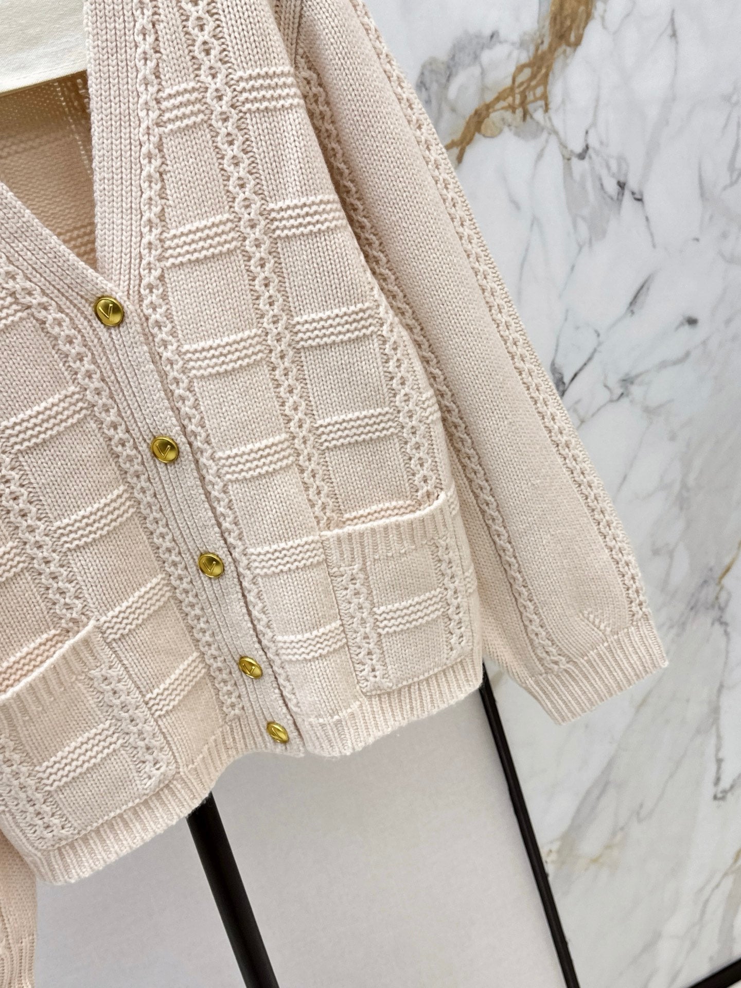 Va1 NEW V-neck cardigan