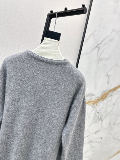 Va1 NEW Crew neck sweater