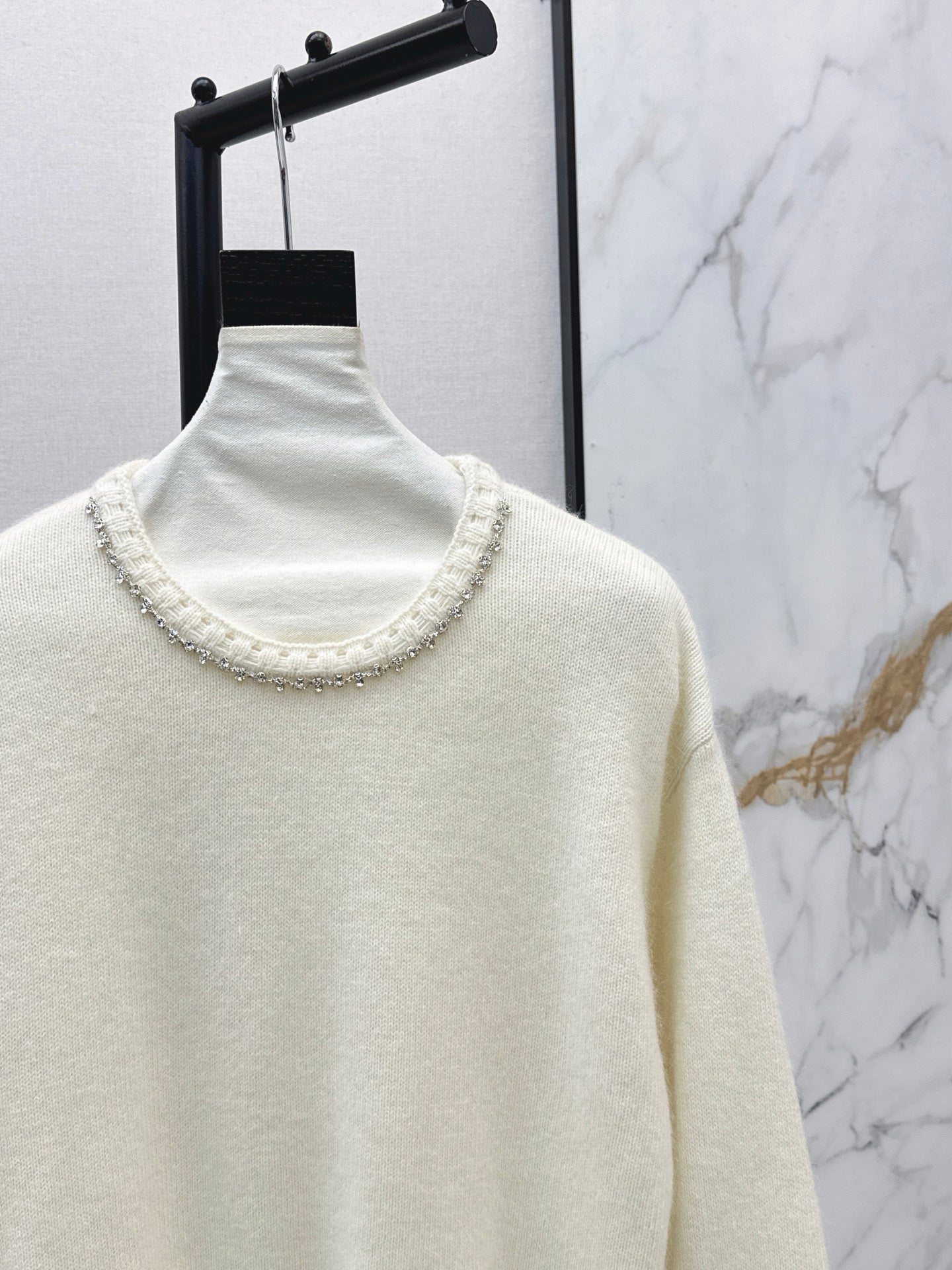 Va1 NEW Crew neck sweater